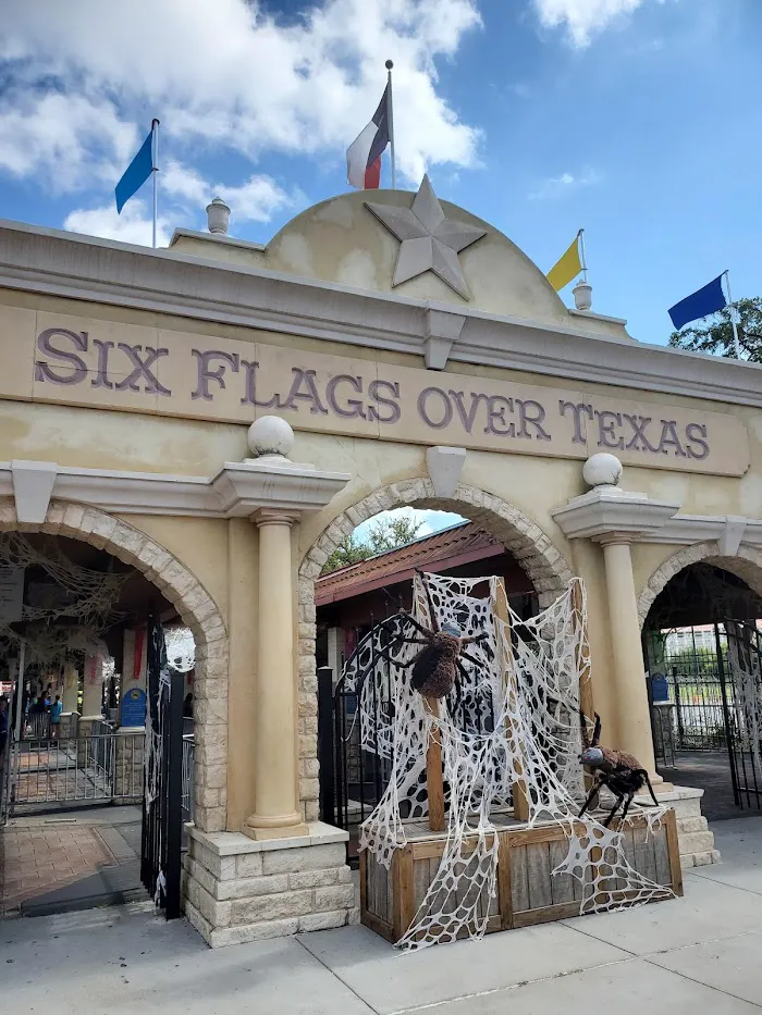 Six Flags Over Texas 4