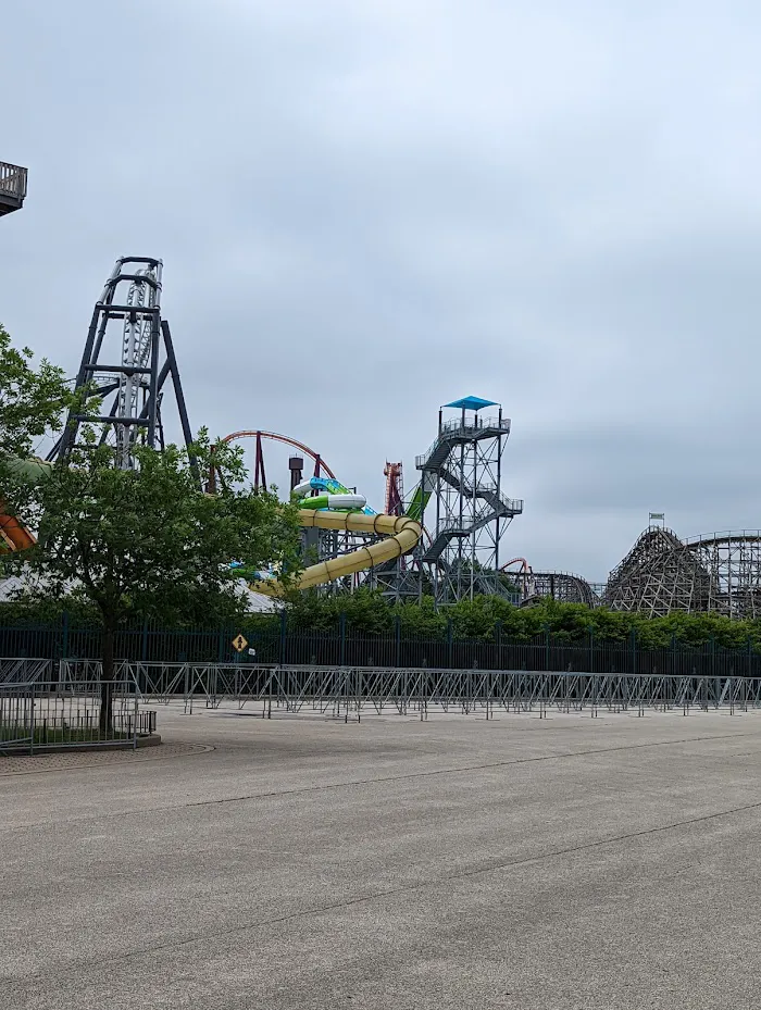 Hurricane Harbor Chicago 4