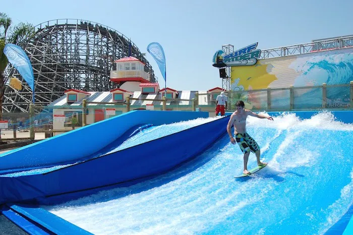 Hurricane Harbor Chicago 3