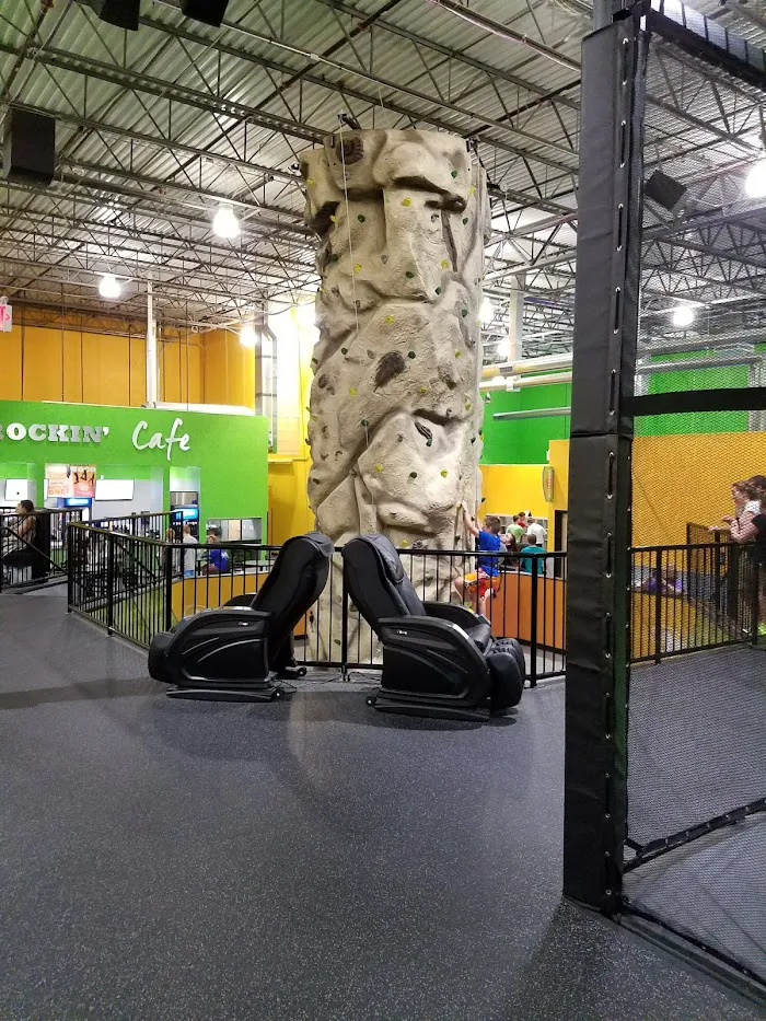 Sky Zone Trampoline Park 7