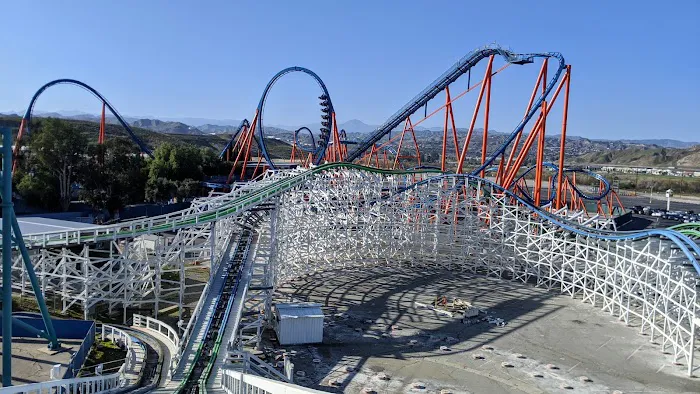 Twisted Colossus six flags 0