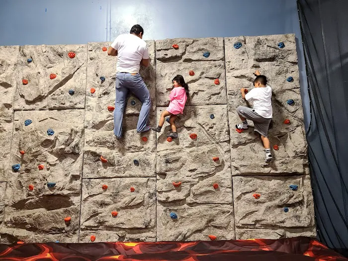 Sky Zone Trampoline Park 4