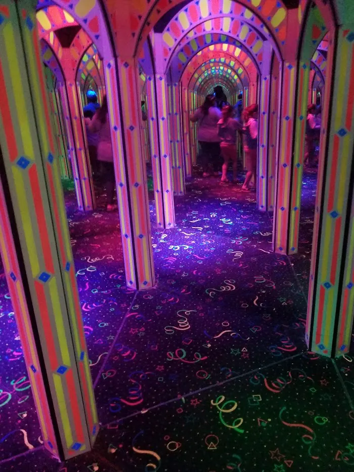 Krazy Mirror Maze 0