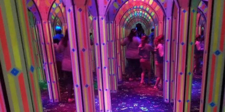 Krazy Mirror Maze