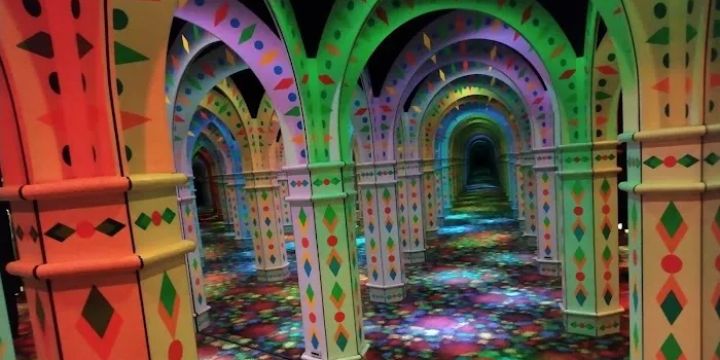 Amazing Mirror Maze