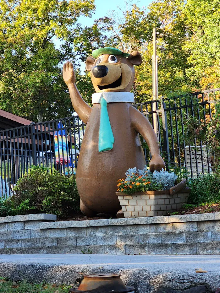 Yogi Bear's Jellystone Park 8