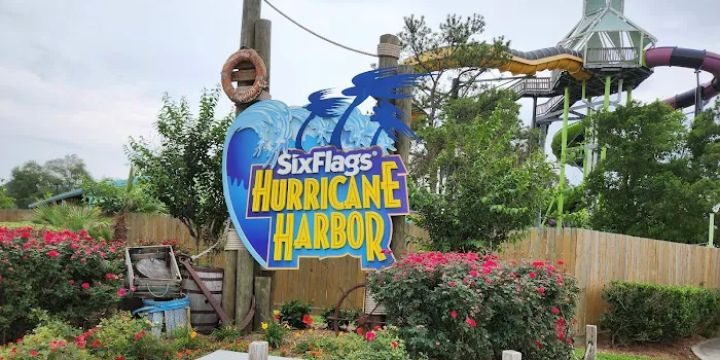 Hurricane Harbor Splashtown