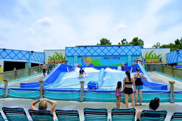 Hurricane Harbor Splashtown 4