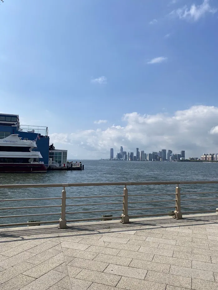 The Pier 62 Carousel 2