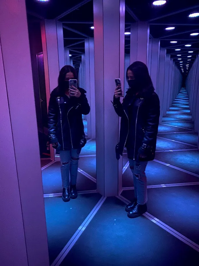 Mirror Maze 9