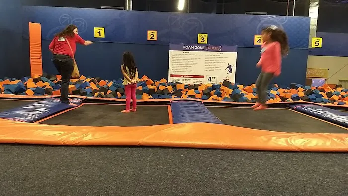 Sky Zone Trampoline Park 3