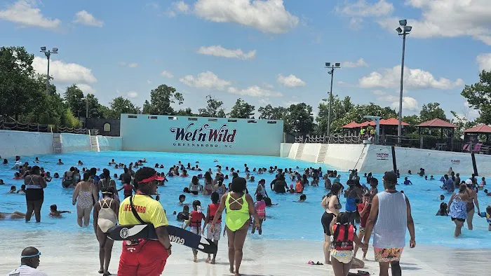 Wet 'n Wild Emerald Pointe Water Park 2