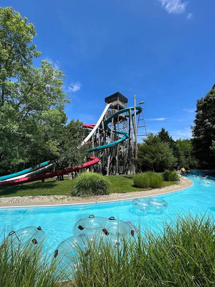 Wet 'n Wild Emerald Pointe Water Park 5