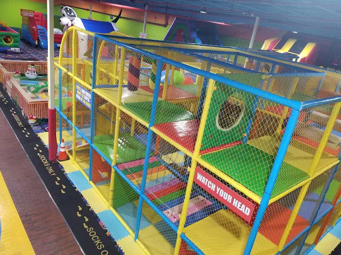 Bumper Jumpers Indoor Playground 8