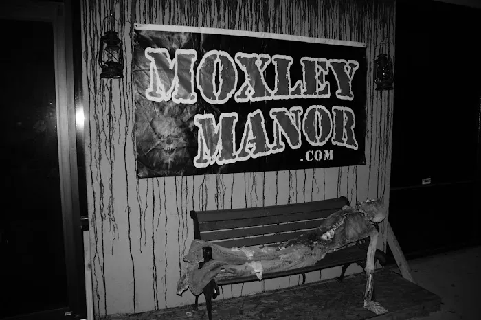 Moxley Manor Haunted House 4