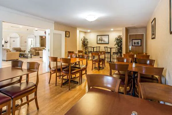 Quality Inn & Suites On The River 7