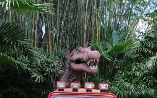 spinosaurus/explorer photo-op