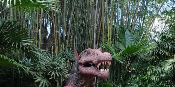 Spinosaurus/Explorer Photo-op