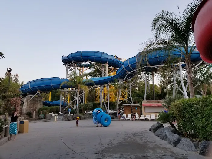 Hurricane Harbor Los Angeles 7