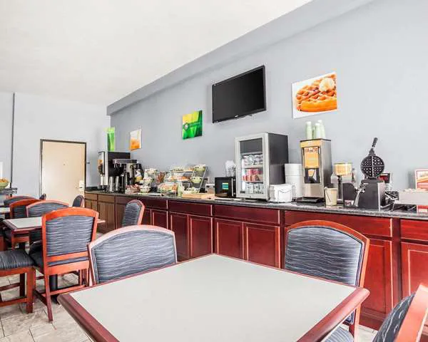 Quality Inn & Suites Altoona - Des Moines 5