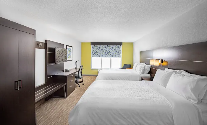 Holiday Inn Express & Suites Altoona-Des Moines, an IHG Hotel 3