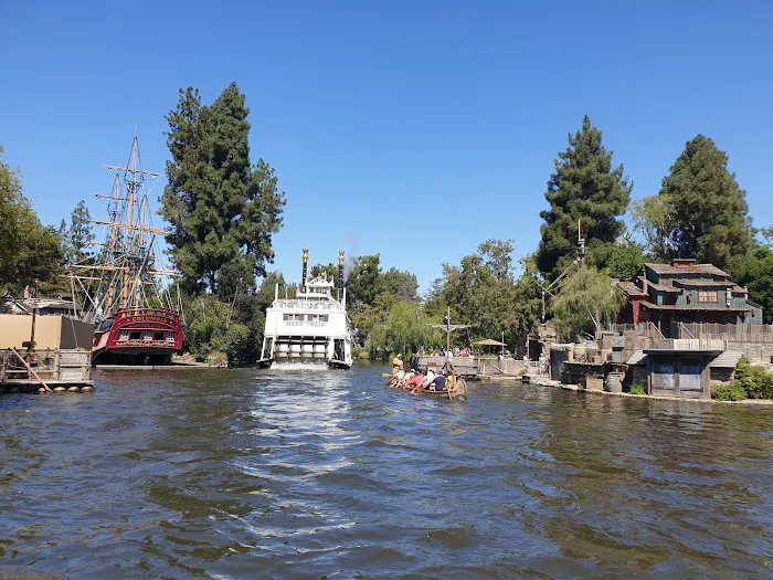 Davy Crockett's Explorer Canoes 1