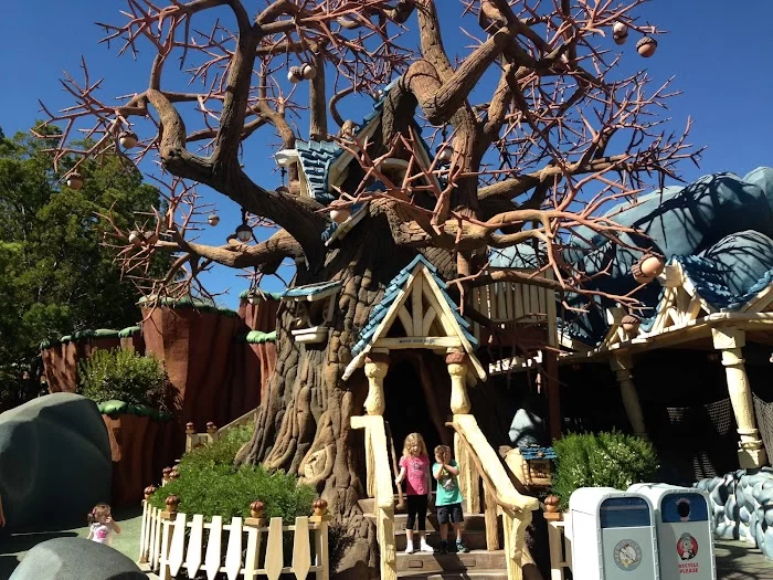 Chip 'n Dale Treehouse 0