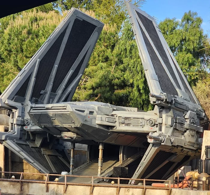 Star Wars: Galaxy's Edge 4