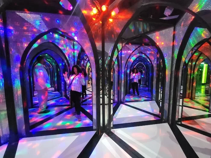 The Amazing Mirror Maze 0