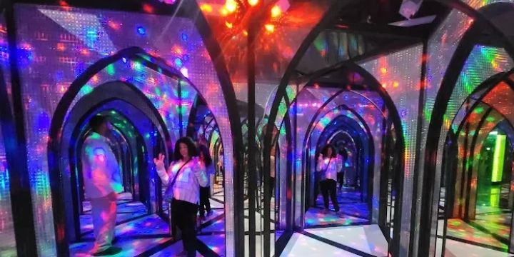 The Amazing Mirror Maze