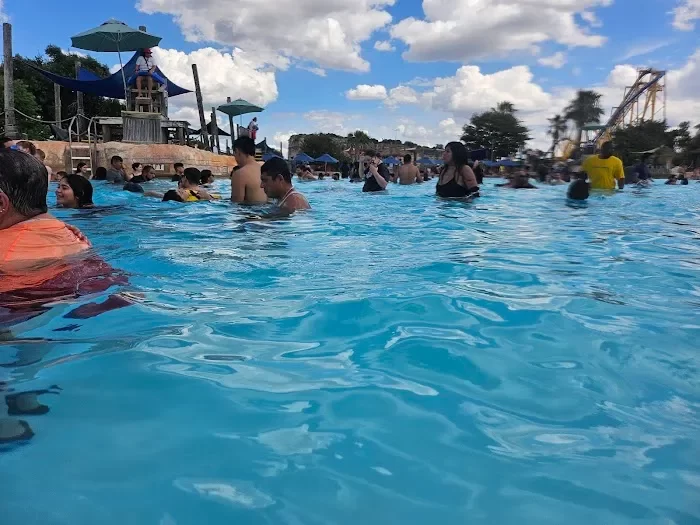 Hurricane Harbor San Antonio 0