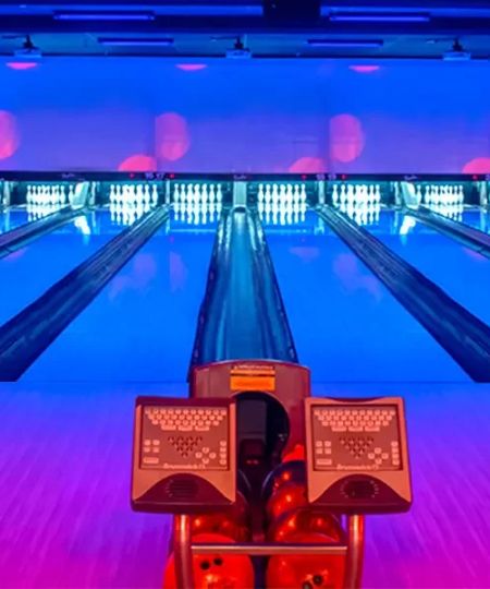 Best Family Bowling Alleys in the US: Top Spots for Fun and Entertainment