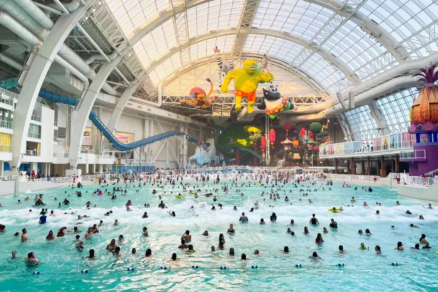 Best Water Parks with Wave Pools in America: Top Destinations for Family Fun