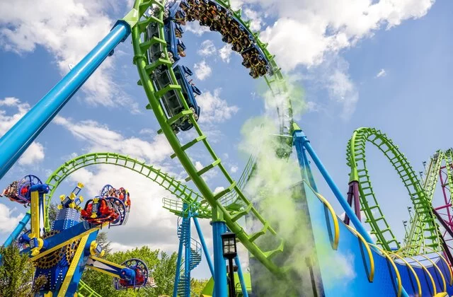 Most Thrilling Rides in US Amusement Parks: Top Roller Coasters and Attractions