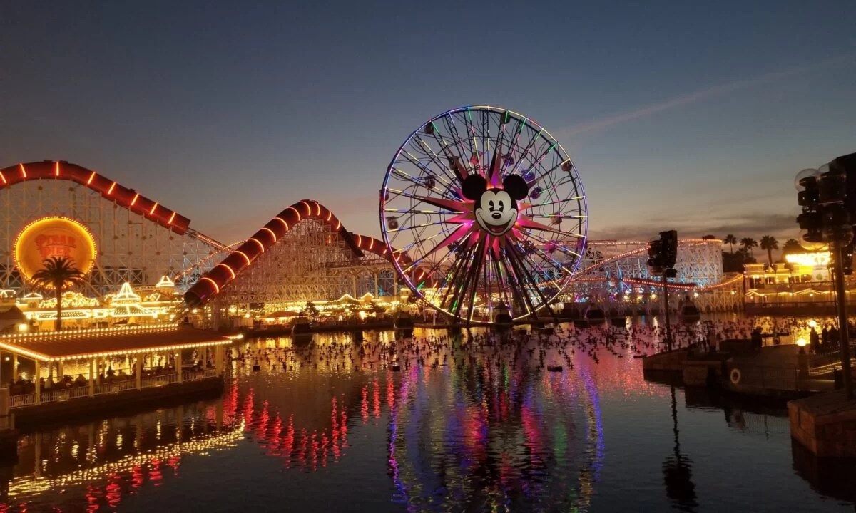 Ultimate Guide to Visiting Disney Parks During the Holidays – Top Tips & Hidden Gems