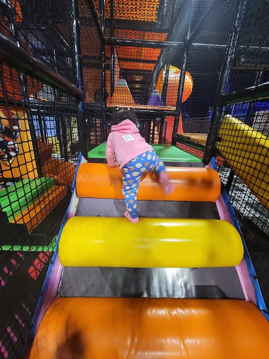 Nova Trampoline Park 8