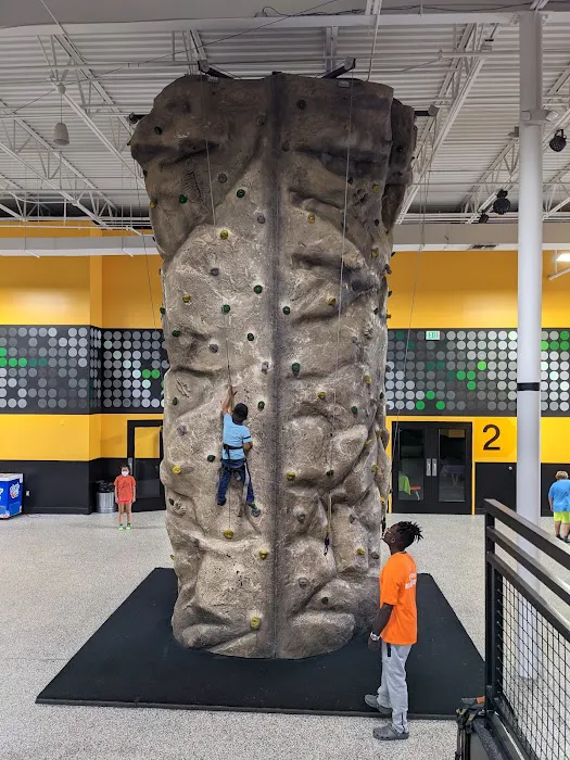 Sky Zone Trampoline Park 4