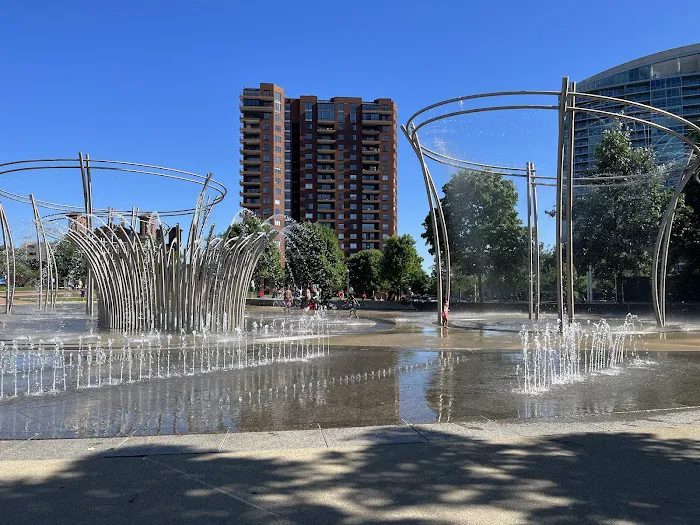 Scioto Mile Fountain 0