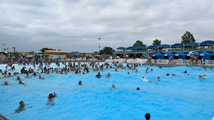 Hurricane Harbor Arlington 5