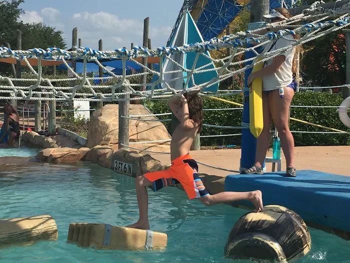 Hurricane Harbor Arlington 4