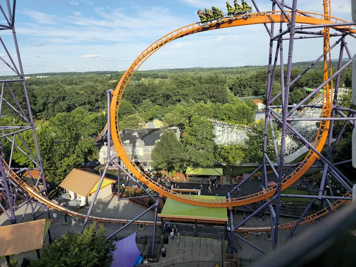 Lake Compounce Amusement & Water Park 0