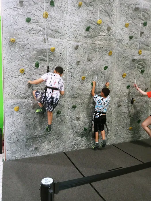 Sky Zone Trampoline Park 4