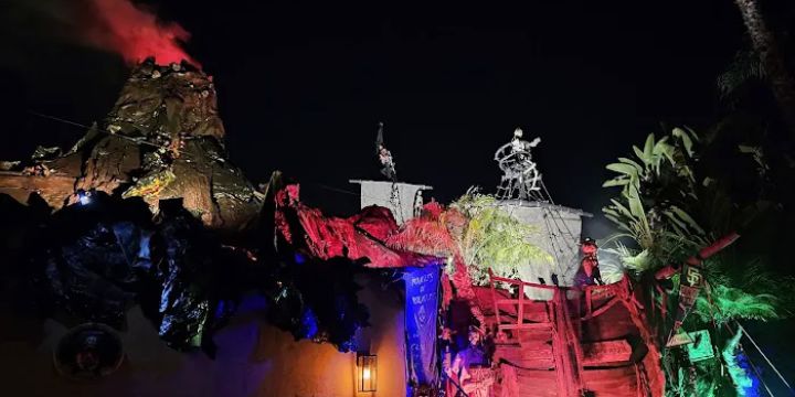 Rolando Halloween House