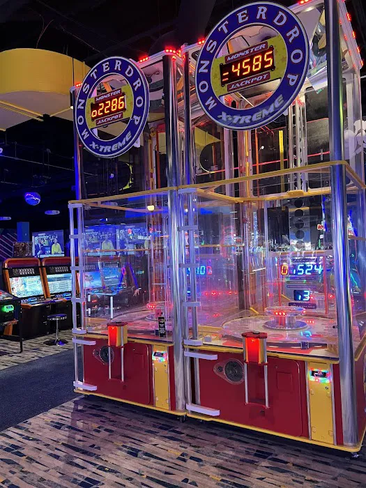 Round1 Bowling & Arcade Southland Mall 3