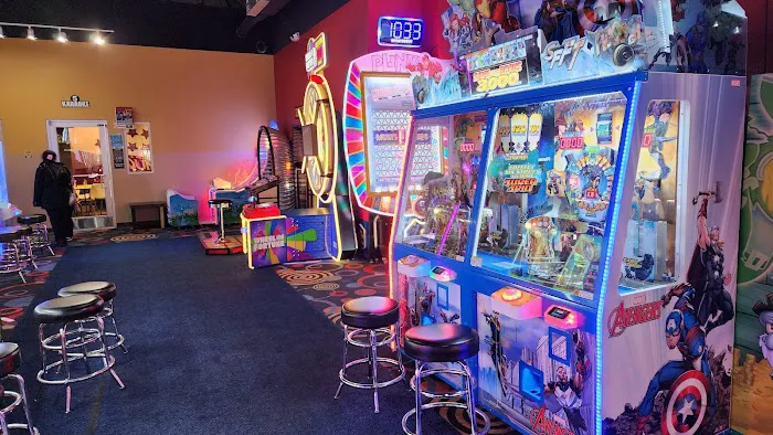 Round1 Bowling & Arcade Eastridge Shopping Center 4
