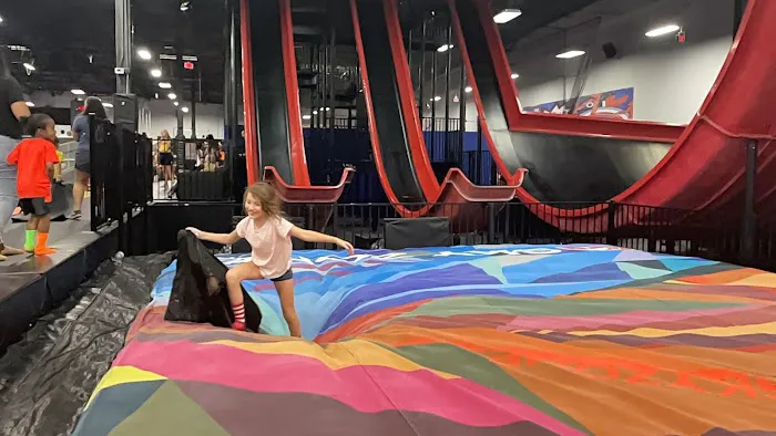 Gravady trampoline park 8