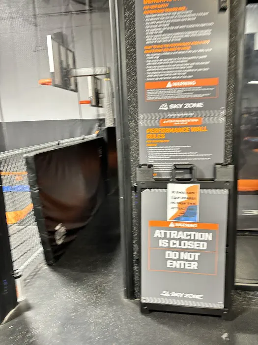 Gravady trampoline park 6