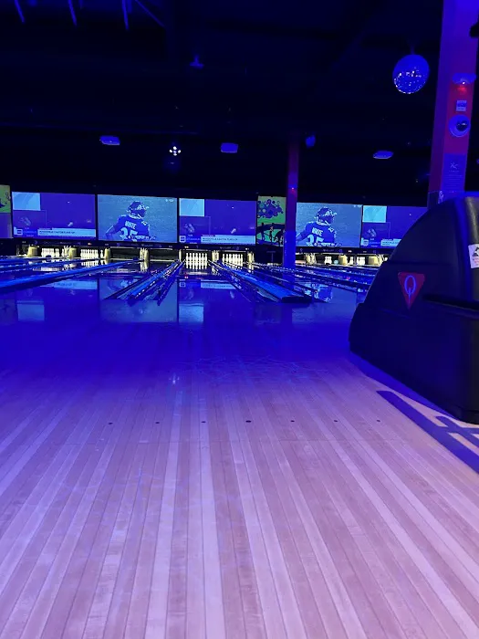 Round1 Bowling & Arcade Lakewood Center Mall 3