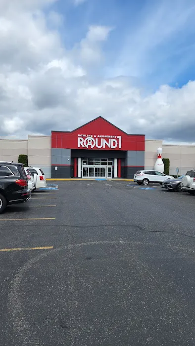 Round1 Bowling & Arcade South Hill Mall 7