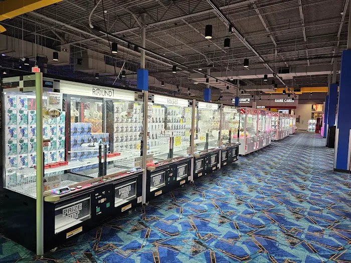 Round1 Bowling & Arcade South Hill Mall 4